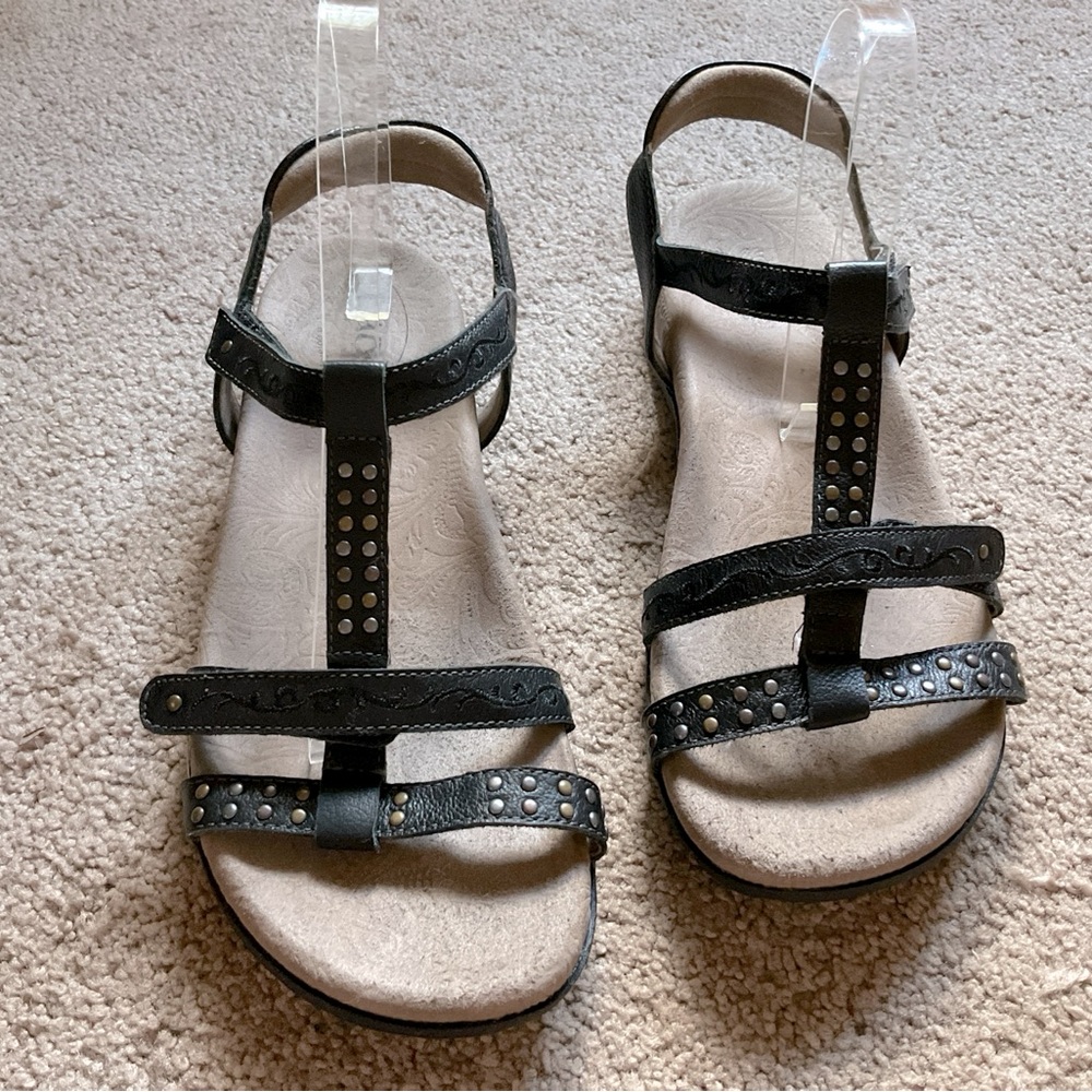 Taos Footwear Black Sandals